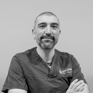Dr. Luca Corna Medico Veterinario specializzato in Medicina Interna, Endoscopia, Gastroenterologia e Medicina d'Urgenza