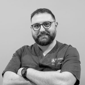 Dr. Simone Gaetano Longobardi, medico impegnato in Medicina Interna, Pronto soccorso e Ecografista presso Ospedale Veterinario Baioni